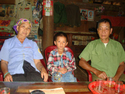 Bố mẹ “dính” vào ma túy, con trẻ bơ vơ “tự sinh, tự diệt”